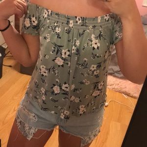 ✨AE Off the Shoulder Top✨